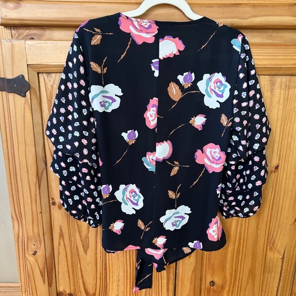 Relativity Top Black Floral Front Wrap 3/4 Sleeve Women's Size Medium - Picture 2 of 8